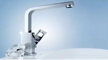 Easy to clean thanks to the GROHE StarLight® chrome coating